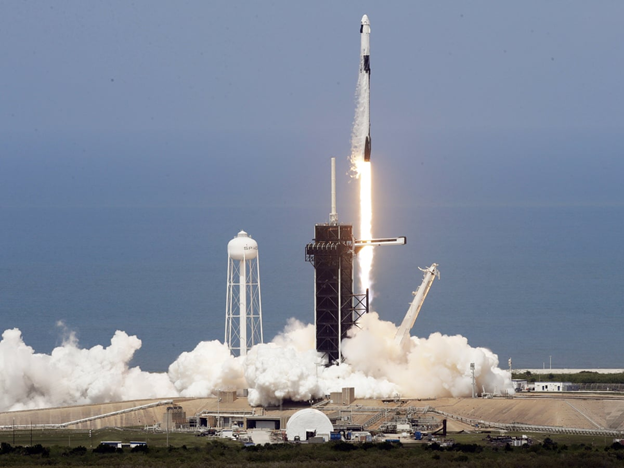 Unmanned Rocket of SpaceX Explodes Even as Billionaire Pays for Lunar Spaceship Trip